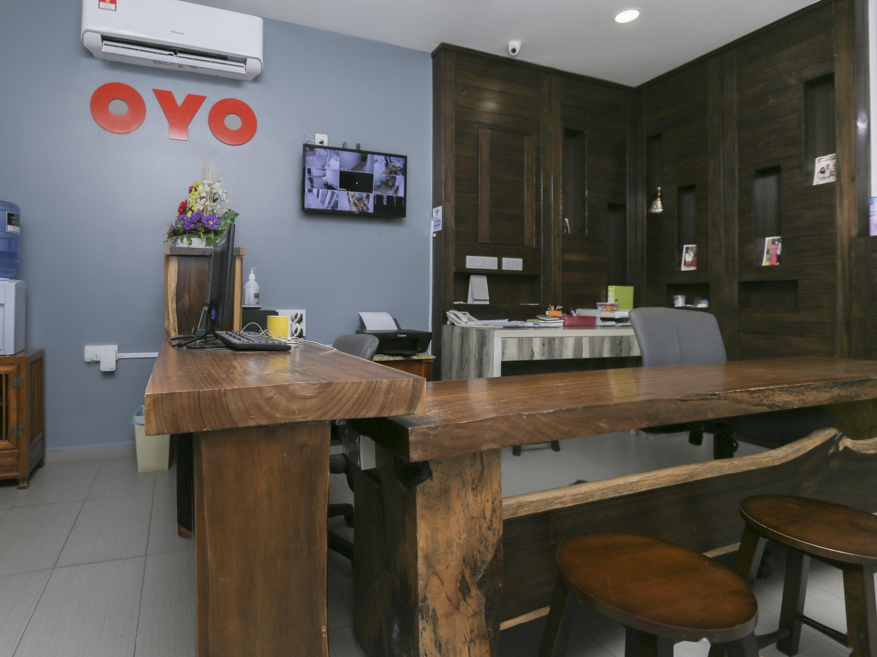 Oyo 89915 East Mount Hotel Kukup Exterior photo